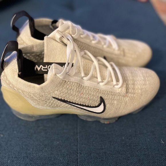 Authentic Nike Air VaporMax 2021 FK
Size 4 youth but can fit womans too - Picture 2 of 4